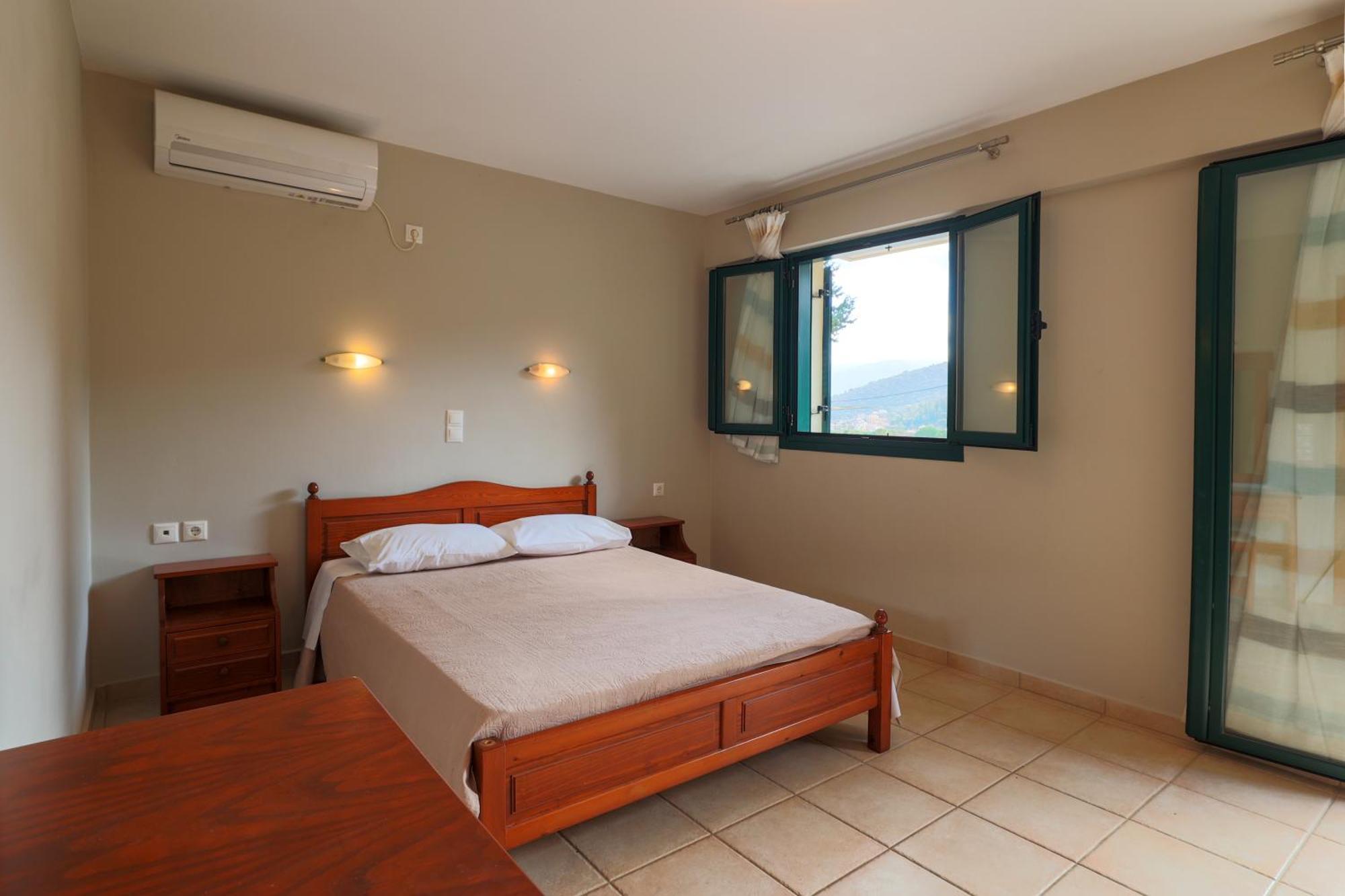 Vivi'S Apartments Agia Efimia Exterior photo